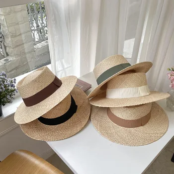 Reine hand-woven raffia flache Kappe einfache Mode Farbe Band-Frauen-Hut im freien Strand Reisen Sonnenhut Großhandel spot