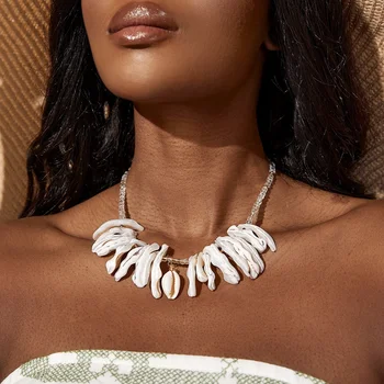 Bohemian Unregelmäßige Shell Anhänger Trendy Halskette für Frau Urlaub